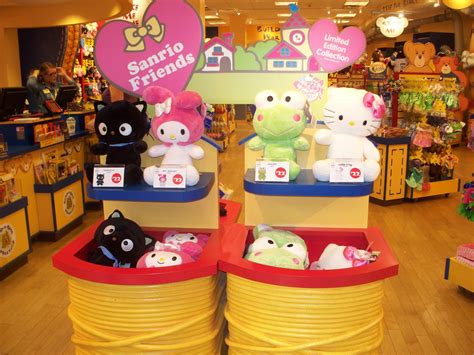 "Let's go out!" Pompompurin is a <b>Sanrio</b> golden retriever known for his yellow fur and signature brown beret. . Sanrio build a bear